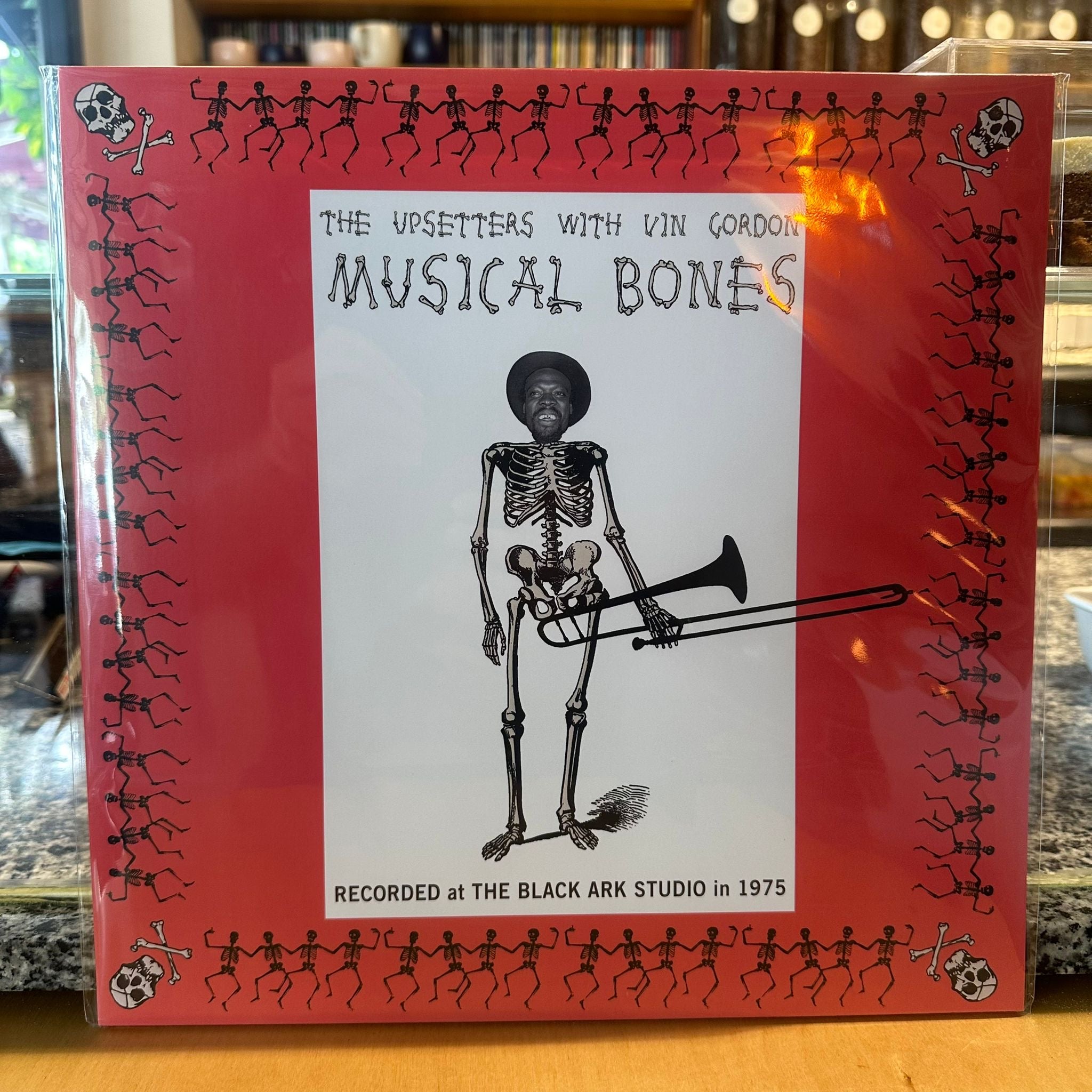 Lee Perry - Musical Bones - Vincent 'Don D Junior' Gordon - חוד המחט