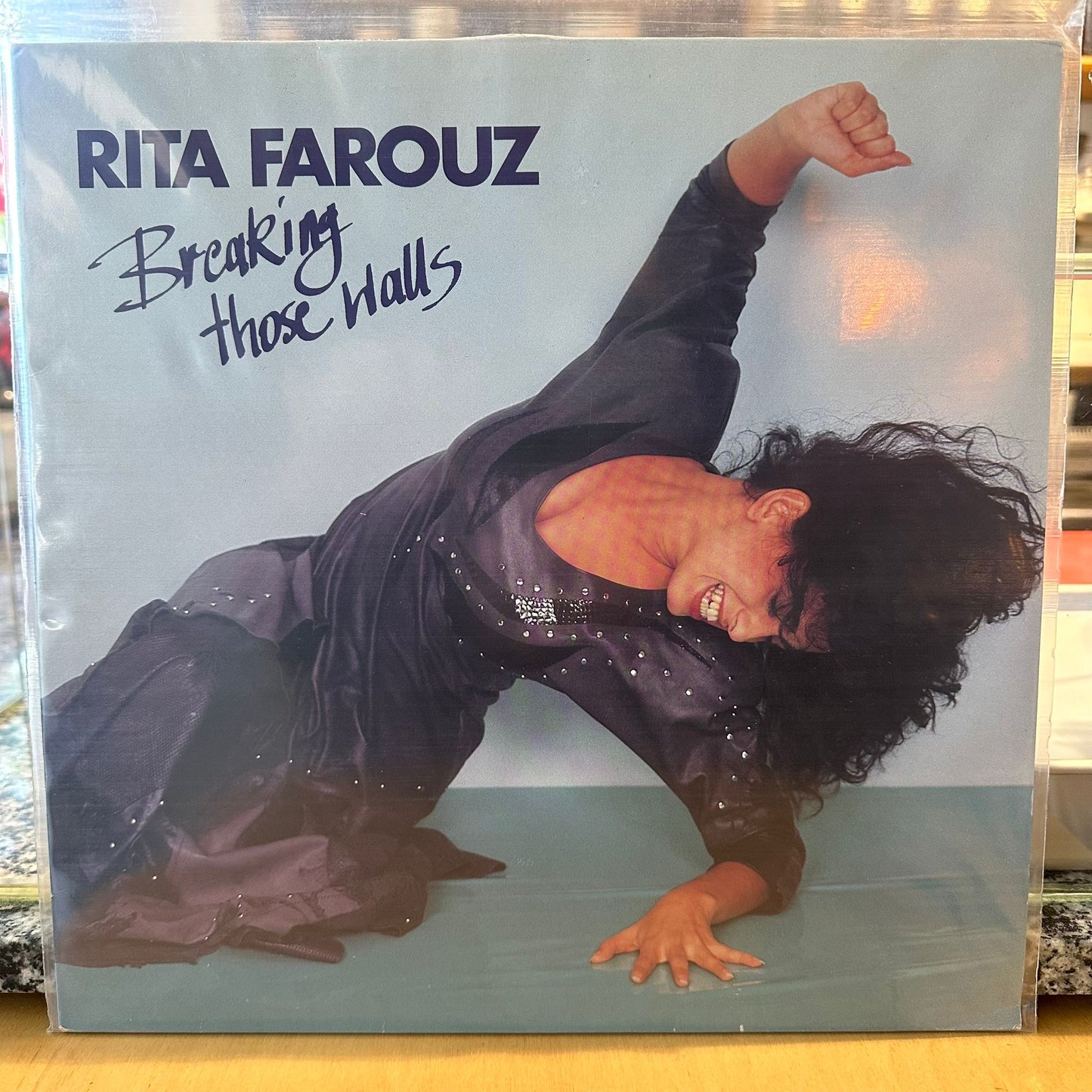 Rita Farouz - Breaking Those Walls