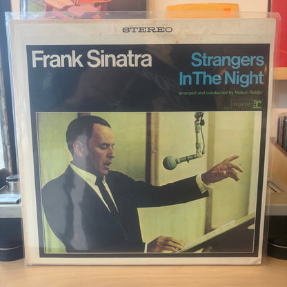 Frank Sinatra - Strangers In The Night