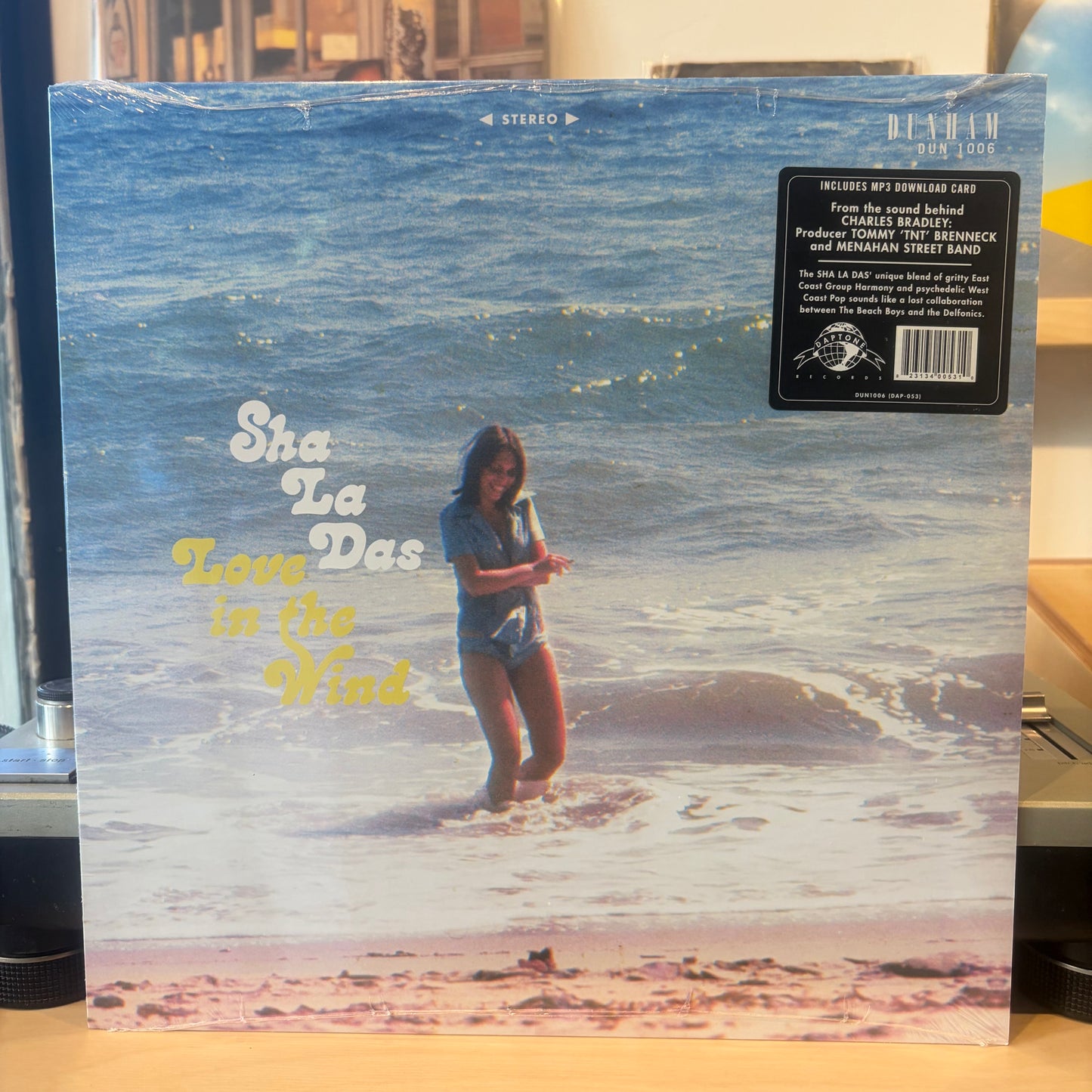 The Sha La Das - Love in the Wind