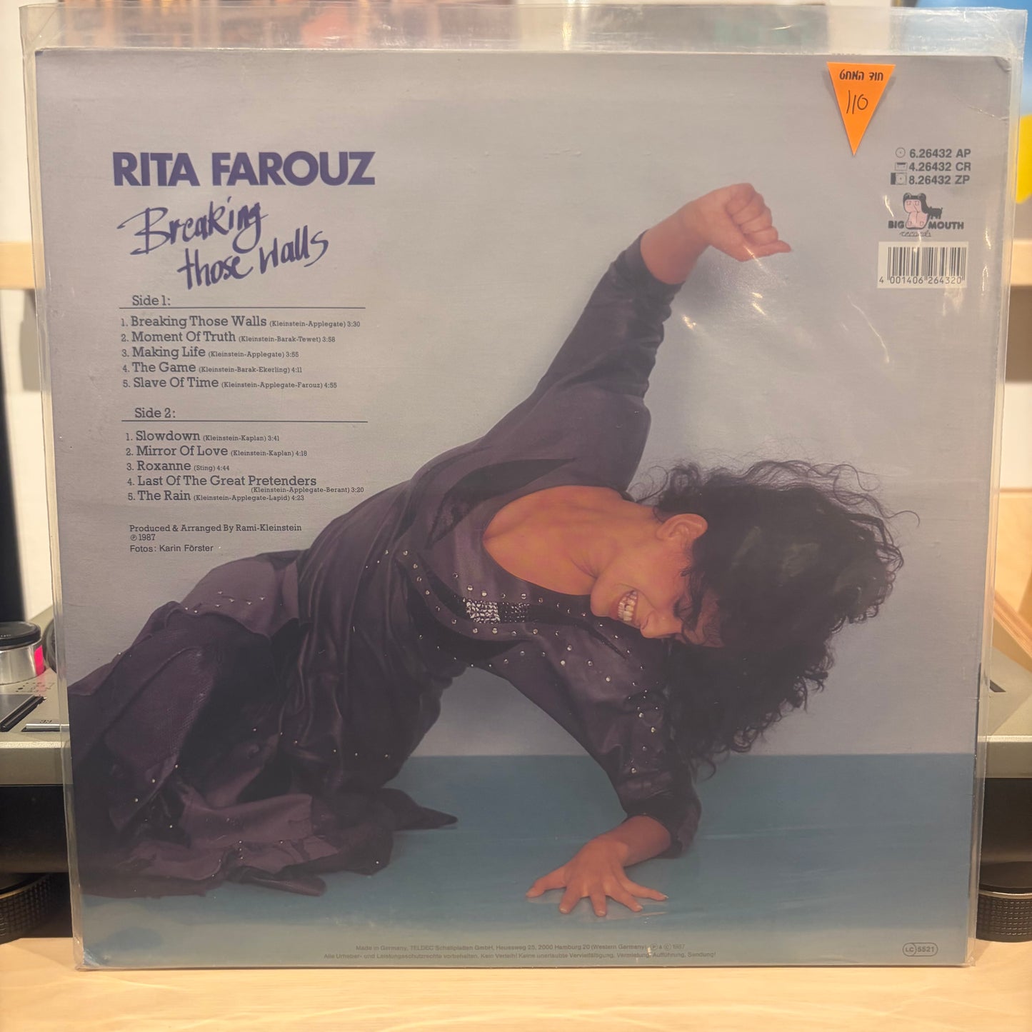 Rita Farouz - Breaking Those Walls