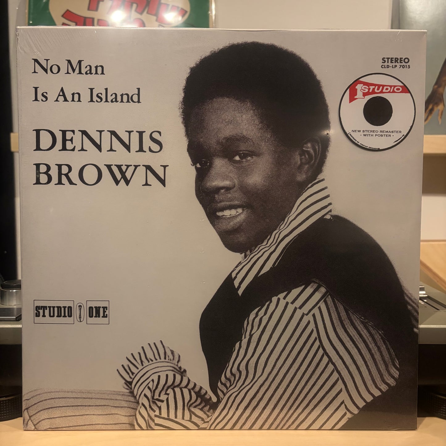 Dennis Brown - No Man Is An Island