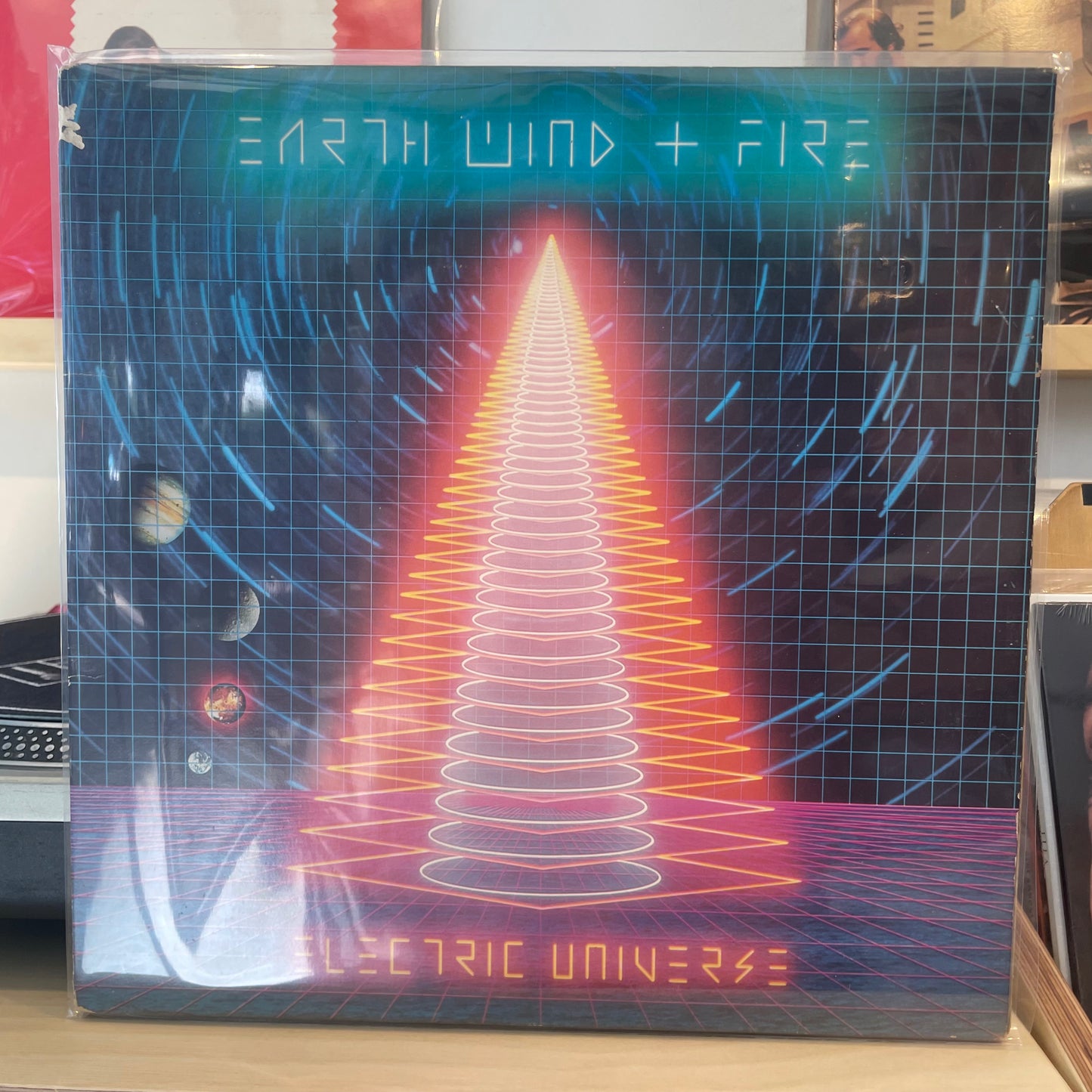 Earth, Wind & Fire - Electric Universe