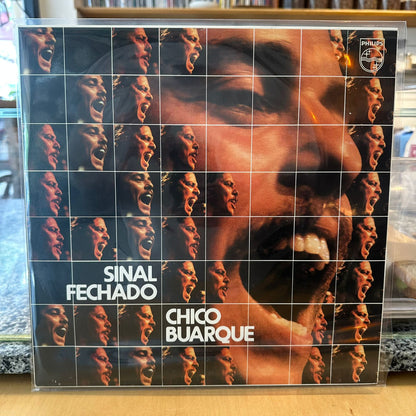 Chico Buarque – Sinal Fechado