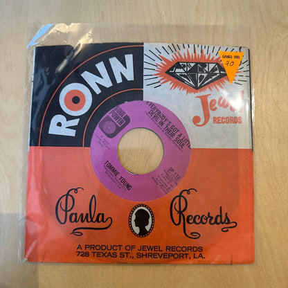 Tommie Young - Everybody'S Got A Little Devil In Their Soul 7”